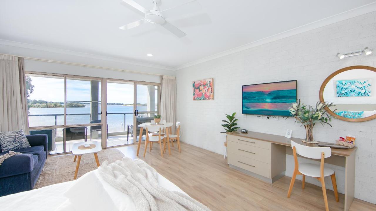 Moby Dick Waterfront Resort Motel Yamba Exterior photo