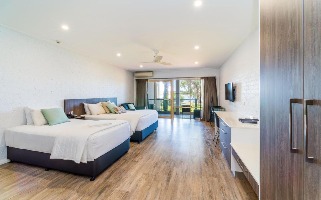 Moby Dick Waterfront Resort Motel Yamba Exterior photo