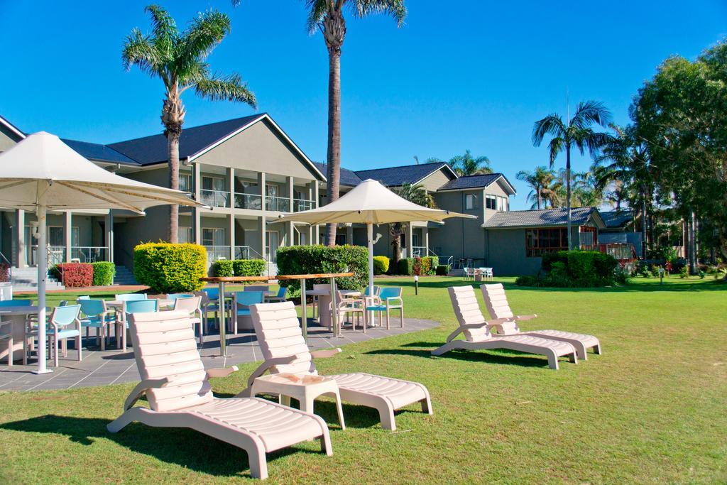 Moby Dick Waterfront Resort Motel Yamba Exterior photo