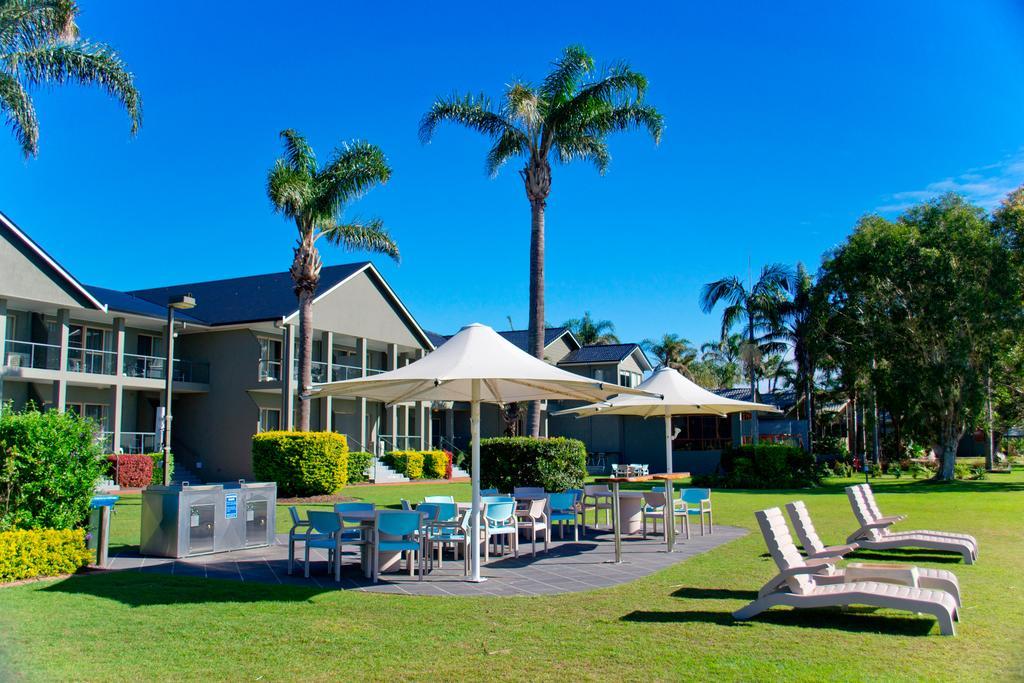 Moby Dick Waterfront Resort Motel Yamba Exterior photo