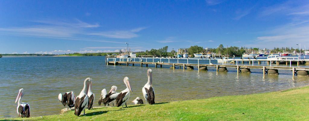 Moby Dick Waterfront Resort Motel Yamba Exterior photo