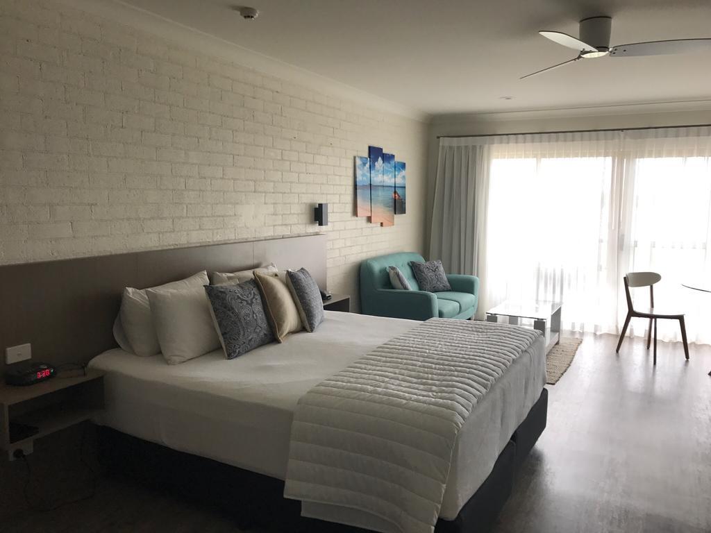 Moby Dick Waterfront Resort Motel Yamba Exterior photo