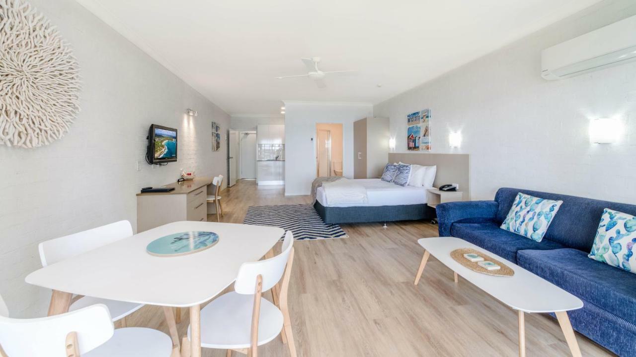 Moby Dick Waterfront Resort Motel Yamba Exterior photo